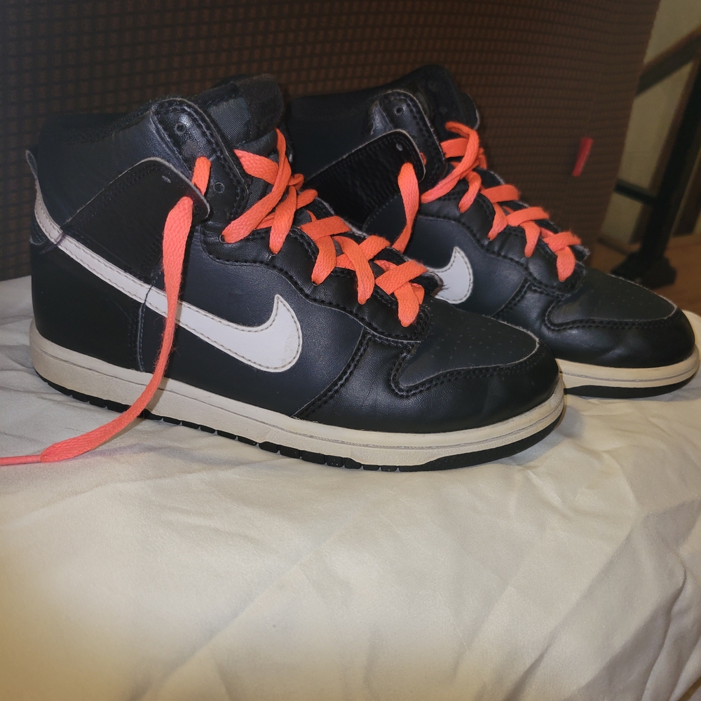 Nike Kids Black Sneakers Size 2Y